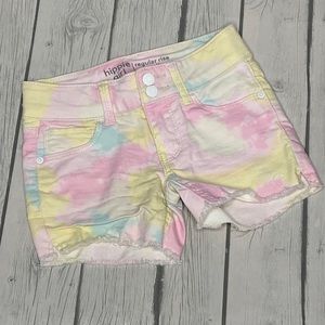 Hippie girl, regular midi rise, tie-dye shorts